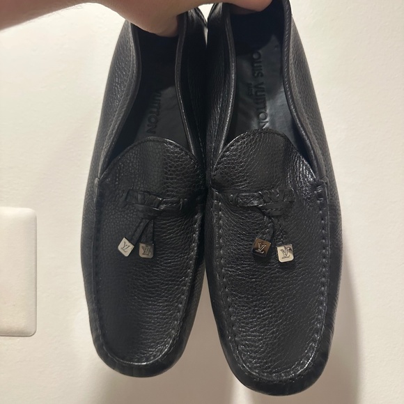 Men’s Louis Vuitton Black Moccasins - 9 - Picture 1 of 7